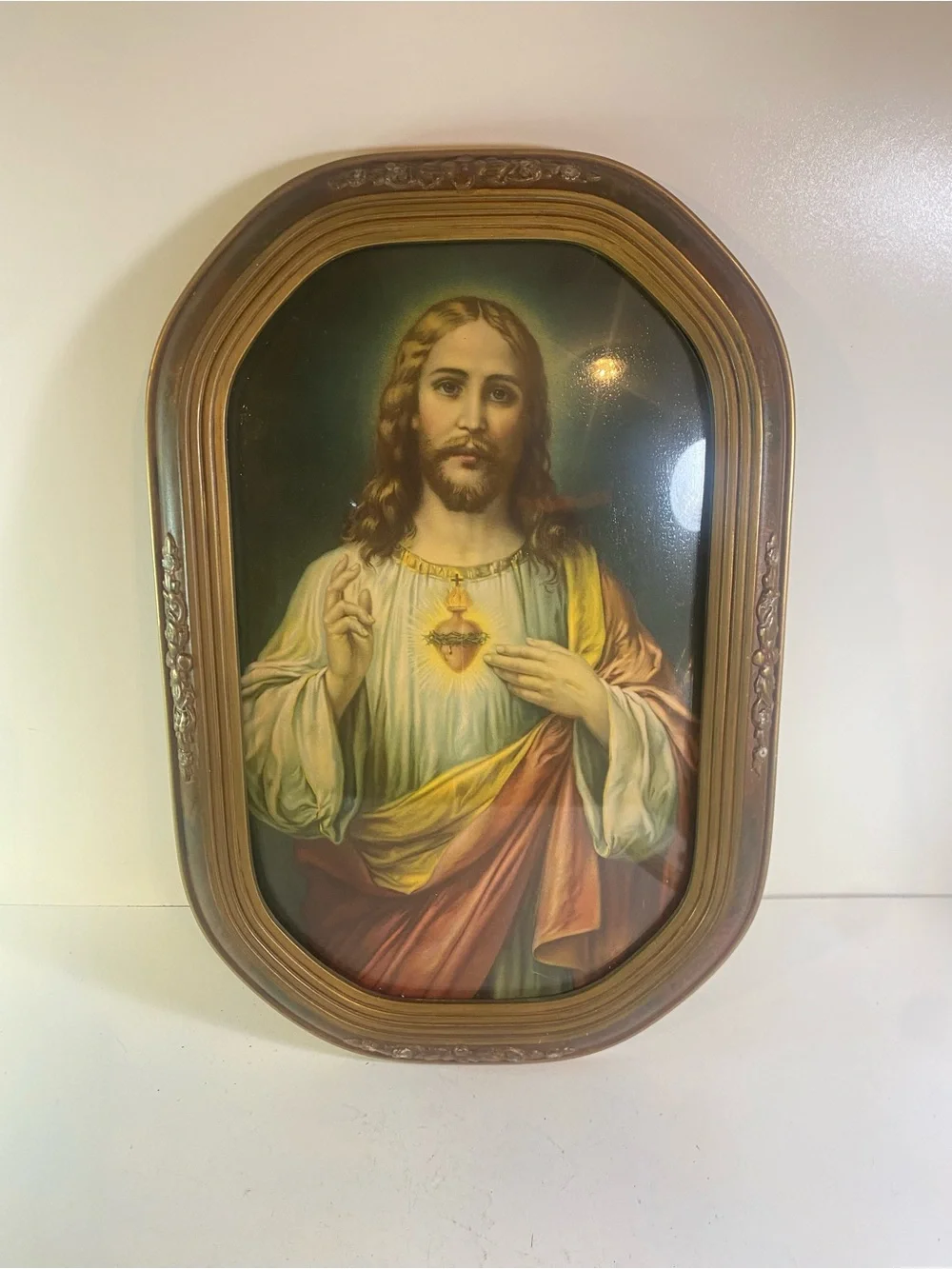 Vintage Lithograph Of The Sacred Heart Of Jesus Oval Frame Gesso Detail 12”x18” - Picture 1 of 16